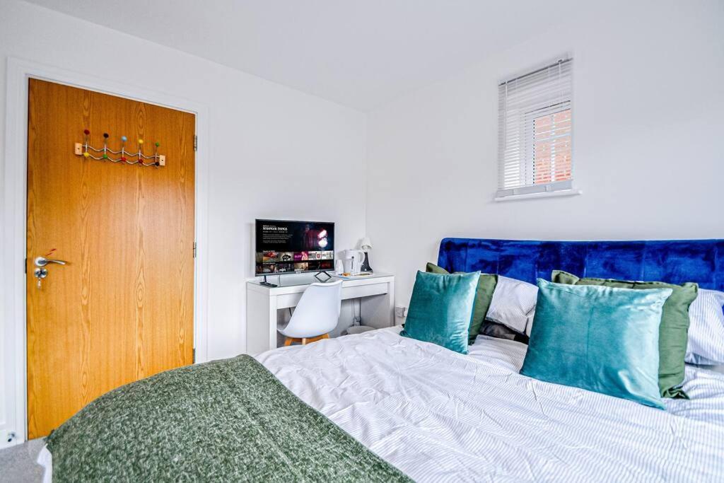 Entire House Sleeps 8 Near The River Thames Maidenhead Exterior photo
