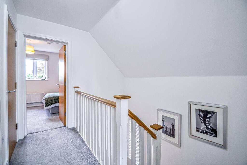Entire House Sleeps 8 Near The River Thames Maidenhead Exterior photo