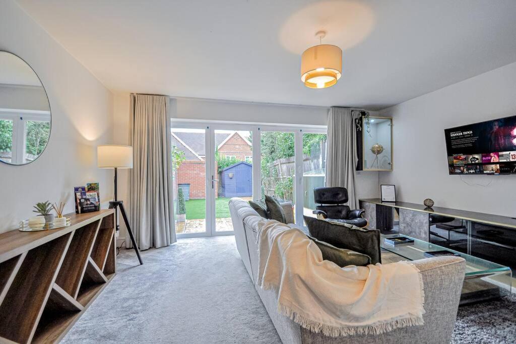 Entire House Sleeps 8 Near The River Thames Maidenhead Exterior photo