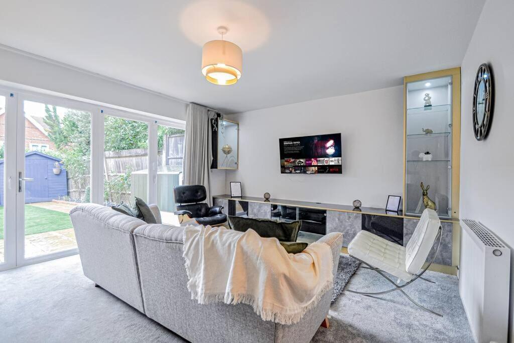 Entire House Sleeps 8 Near The River Thames Maidenhead Exterior photo